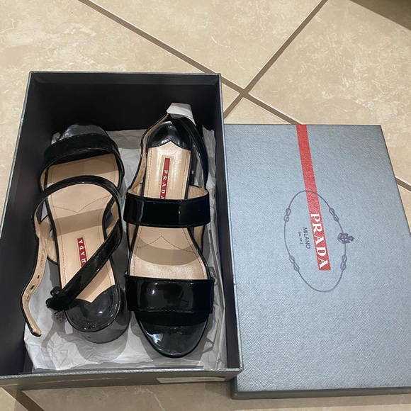 Prada Black Ankle Strap Patent Platform Sandals Size 39 (8.5) - Picture 8 of 12